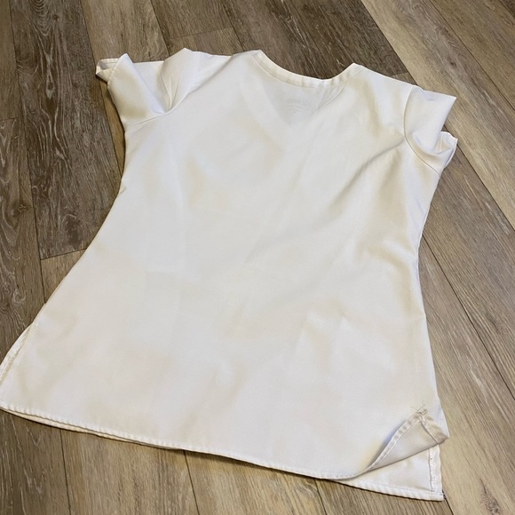 WONDER WINK | White Scrub Top with Blank RN - Picture 5 of 7